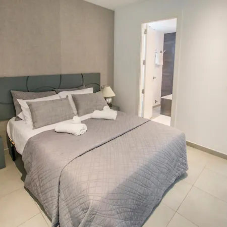 La Perla 10 Apartment